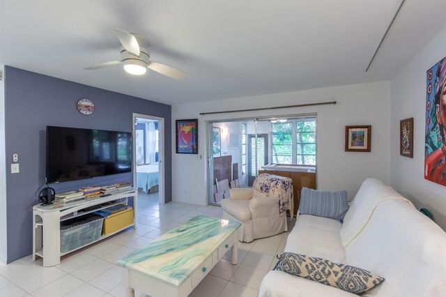 147 Lake Gloria Drive 147, West Palm Beach, FL 33411