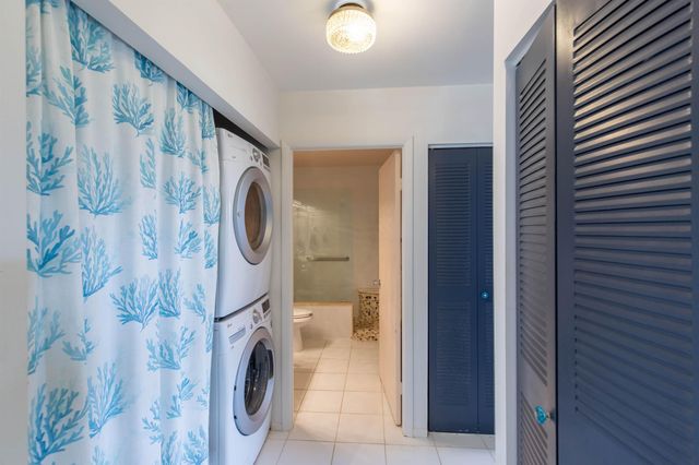 147 Lake Gloria Drive 147, West Palm Beach, FL 33411