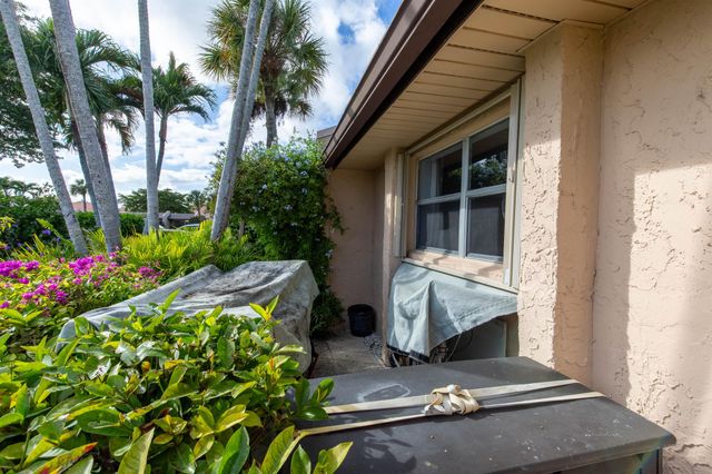 147 Lake Gloria Drive 147, West Palm Beach, FL 33411