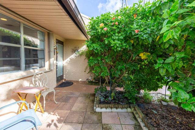 147 Lake Gloria Drive 147, West Palm Beach, FL 33411