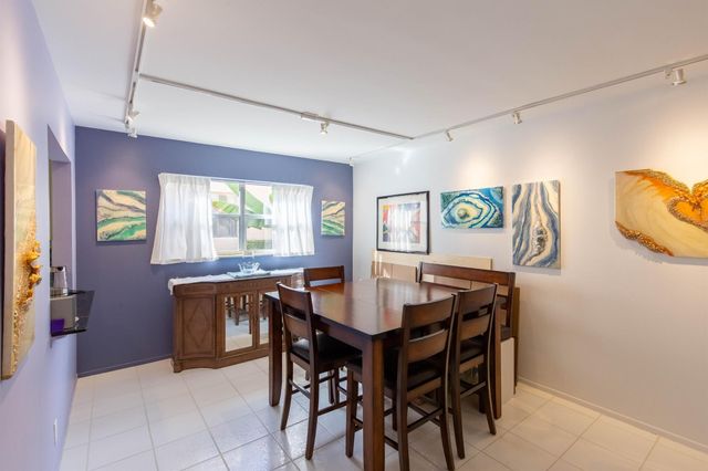 147 Lake Gloria Drive 147, West Palm Beach, FL 33411