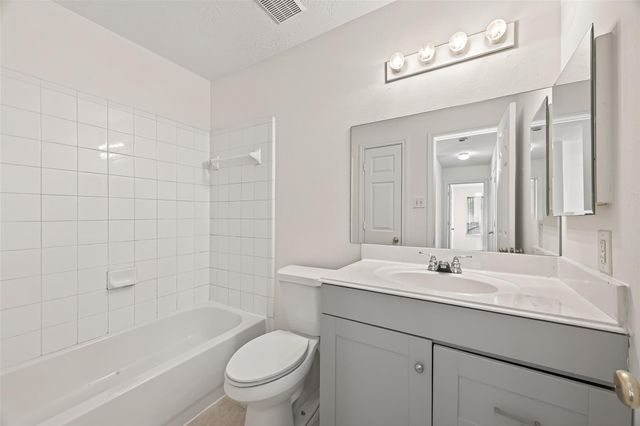 2883 Lost Cove Court, Dickinson, TX 77539