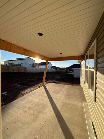 2600 W Pigeon Drive, Ozark, MO 65721