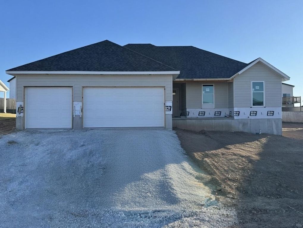 2600 W Pigeon Drive, Ozark, MO 65721