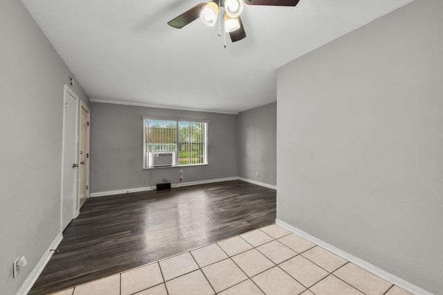 1107 3rd Avenue N, Texas City, TX 77590