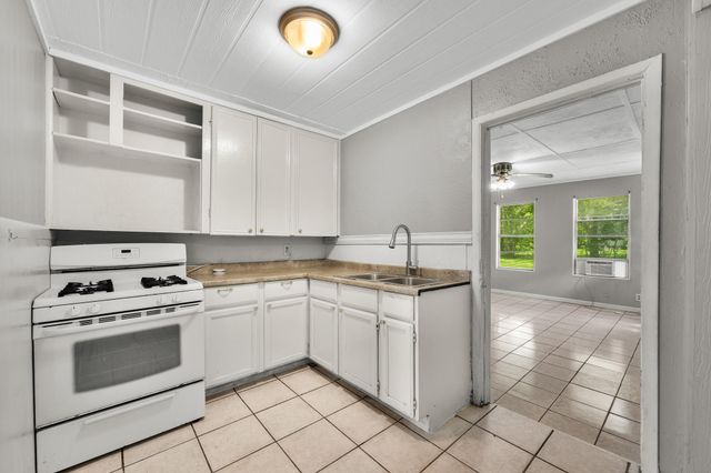 1107 3rd Avenue N, Texas City, TX 77590