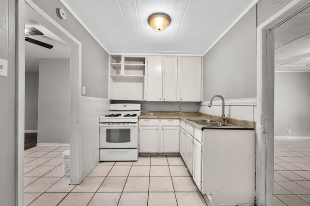 1107 3rd Avenue N, Texas City, TX 77590