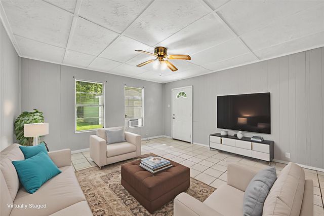 1107 3rd Avenue N, Texas City, TX 77590