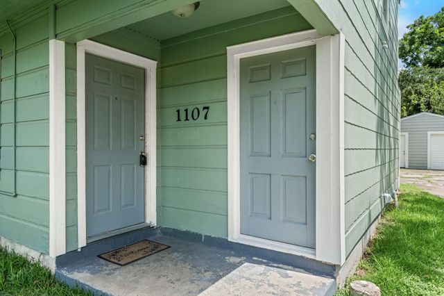 1107 3rd Avenue N, Texas City, TX 77590