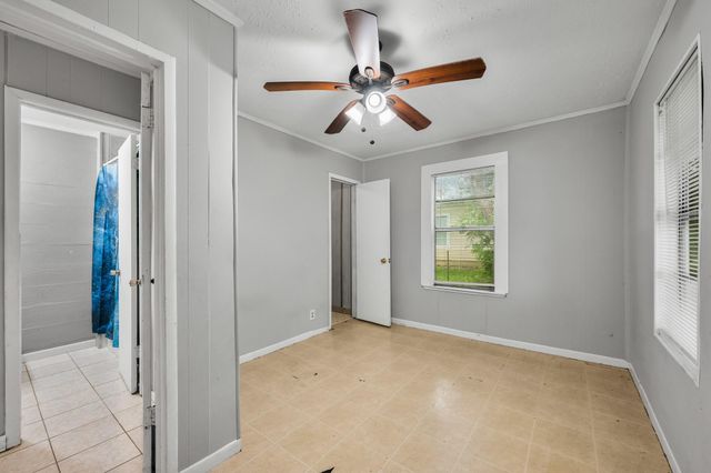 1107 3rd Avenue N, Texas City, TX 77590