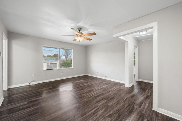 1107 3rd Avenue N, Texas City, TX 77590