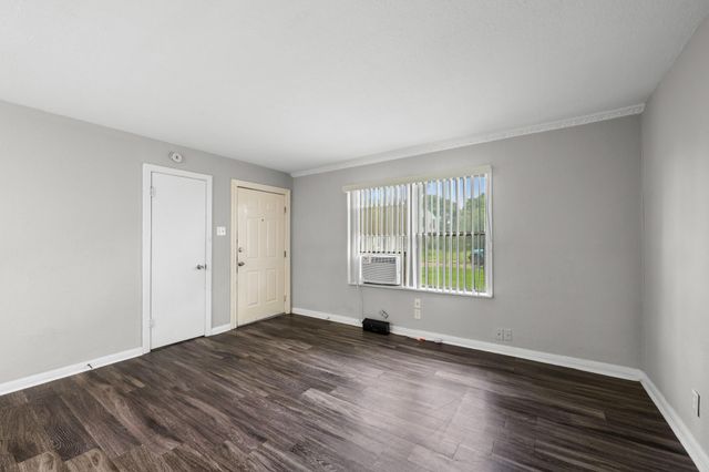 1107 3rd Avenue N, Texas City, TX 77590