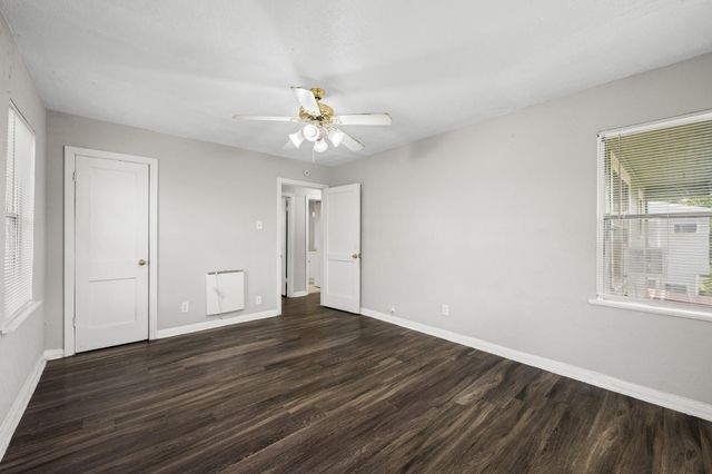 1107 3rd Avenue N, Texas City, TX 77590