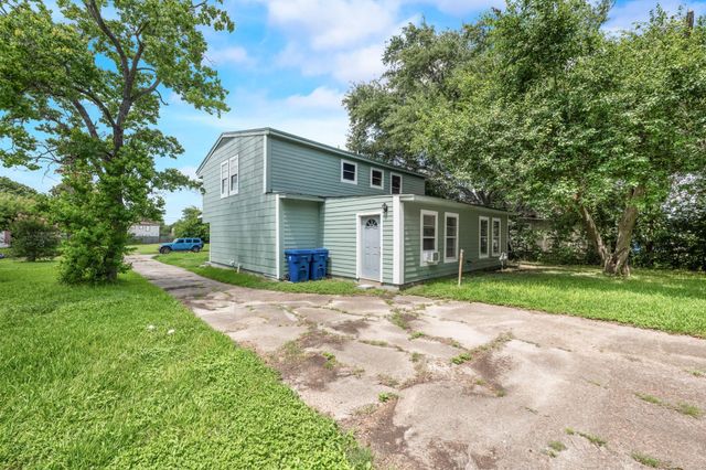 1107 3rd Avenue N, Texas City, TX 77590