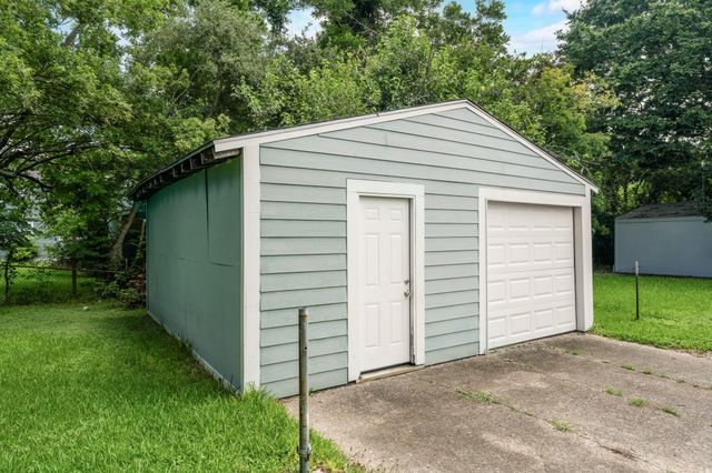 1107 3rd Avenue N, Texas City, TX 77590