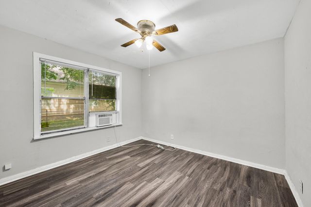 1107 3rd Avenue N, Texas City, TX 77590