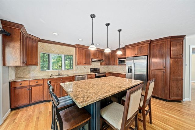 31 Fortune Dr, Plymouth, MA 02360