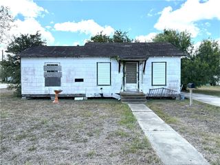 428 E Avenue G Ave, Robstown, TX 78380