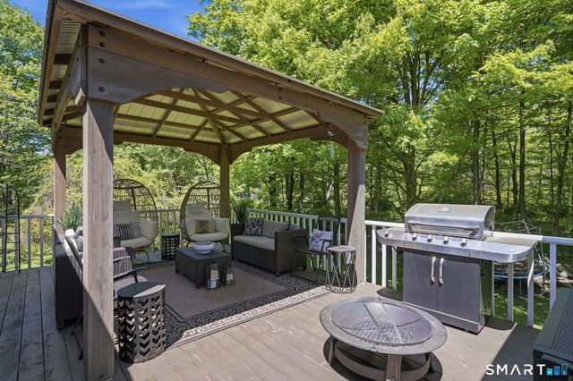 22 Cobblestone Place, Wilton, CT 06897