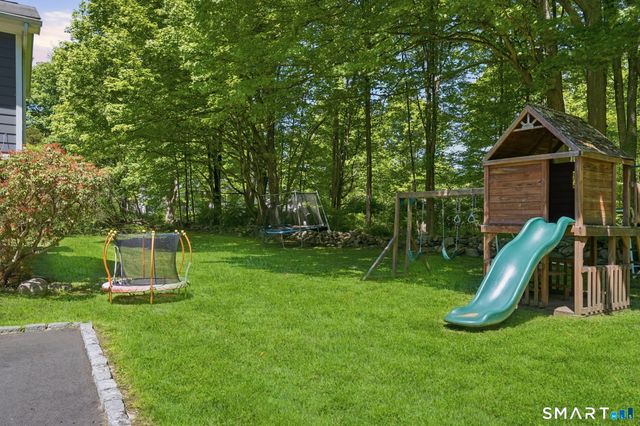 22 Cobblestone Place, Wilton, CT 06897