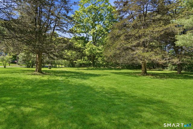 22 Cobblestone Place, Wilton, CT 06897