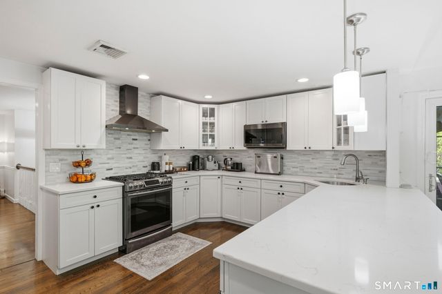 22 Cobblestone Place, Wilton, CT 06897