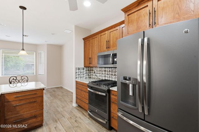 521 W Knotwood Street, Green Valley, AZ 85614