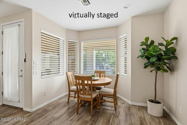 521 W Knotwood Street, Green Valley, AZ 85614