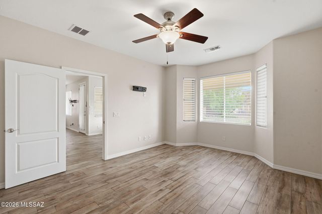 521 W Knotwood Street, Green Valley, AZ 85614