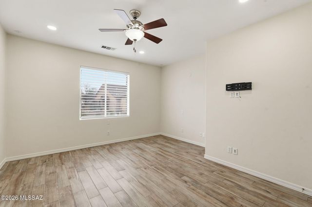 521 W Knotwood Street, Green Valley, AZ 85614