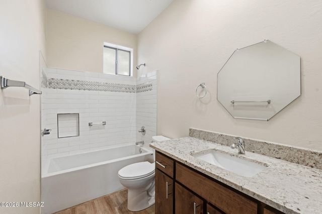 521 W Knotwood Street, Green Valley, AZ 85614