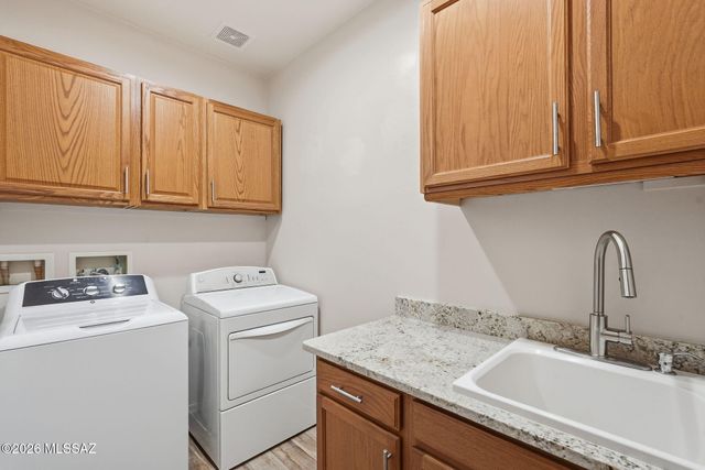 521 W Knotwood Street, Green Valley, AZ 85614