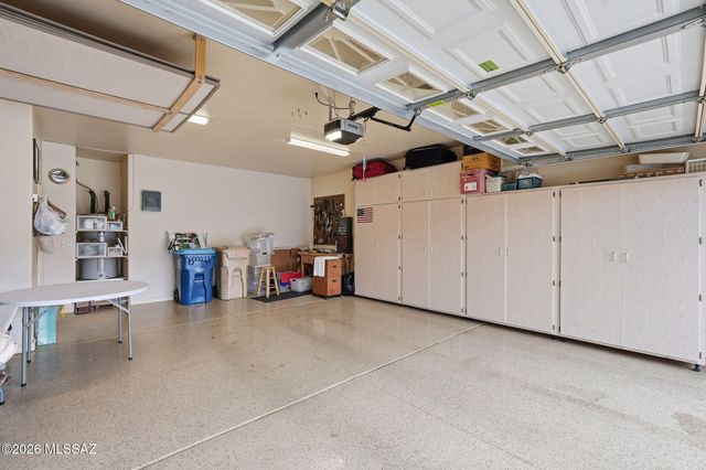 521 W Knotwood Street, Green Valley, AZ 85614