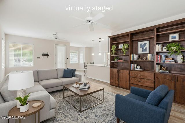 521 W Knotwood Street, Green Valley, AZ 85614