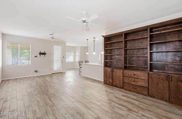 521 W Knotwood Street, Green Valley, AZ 85614