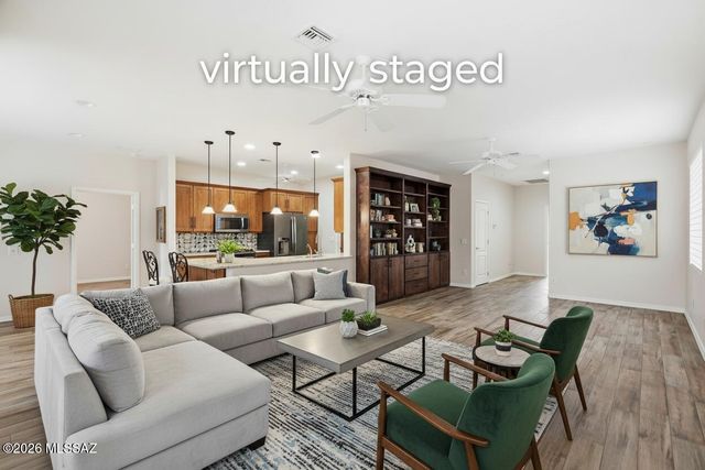 521 W Knotwood Street, Green Valley, AZ 85614