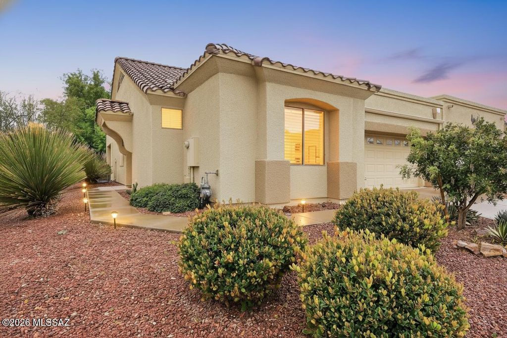 521 W Knotwood Street, Green Valley, AZ 85614