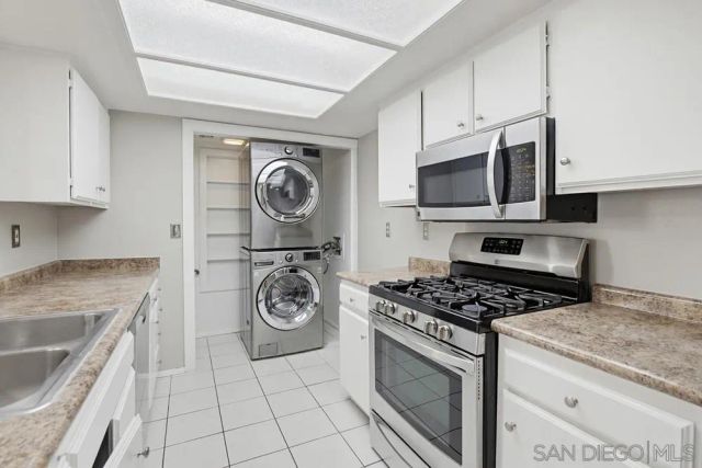 9439 Fairgrove Ln 102, San Diego, CA 92129
