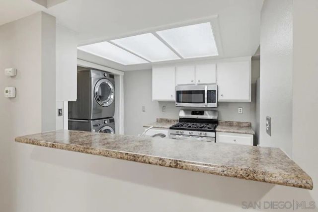 9439 Fairgrove Ln 102, San Diego, CA 92129