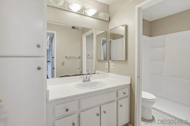 9439 Fairgrove Ln 102, San Diego, CA 92129