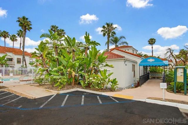 9439 Fairgrove Ln 102, San Diego, CA 92129