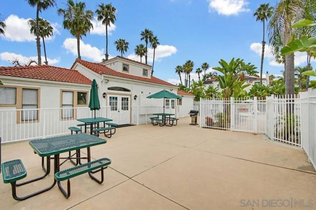 9439 Fairgrove Ln 102, San Diego, CA 92129