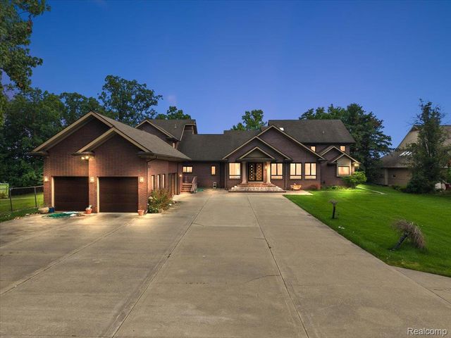 2612 Cove Lane, West Bloomfield Charter Township, MI 48323