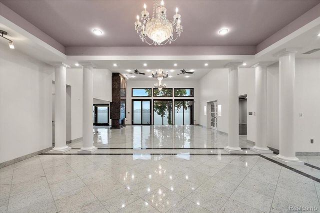 2612 Cove Lane, West Bloomfield Charter Township, MI 48323