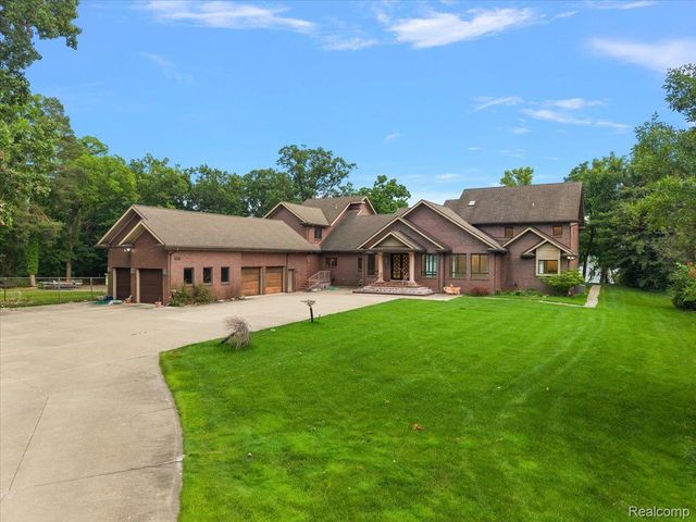 2612 Cove Lane, West Bloomfield Charter Township, MI 48323