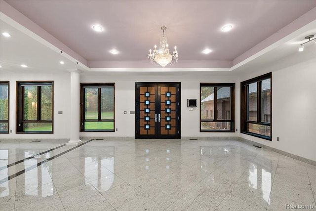 2612 Cove Lane, West Bloomfield Charter Township, MI 48323