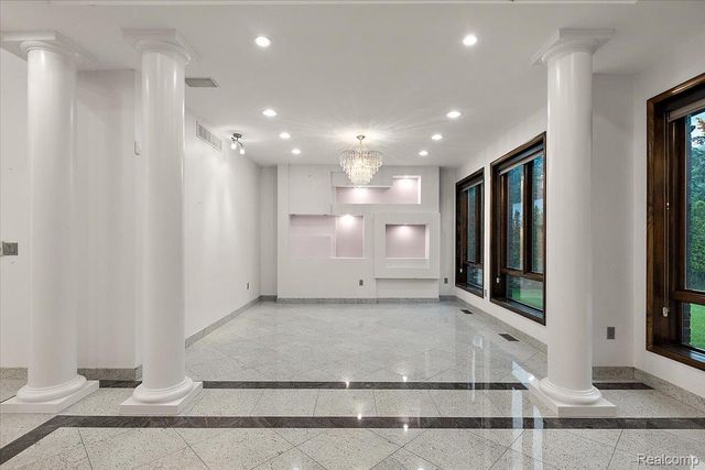 2612 Cove Lane, West Bloomfield Charter Township, MI 48323