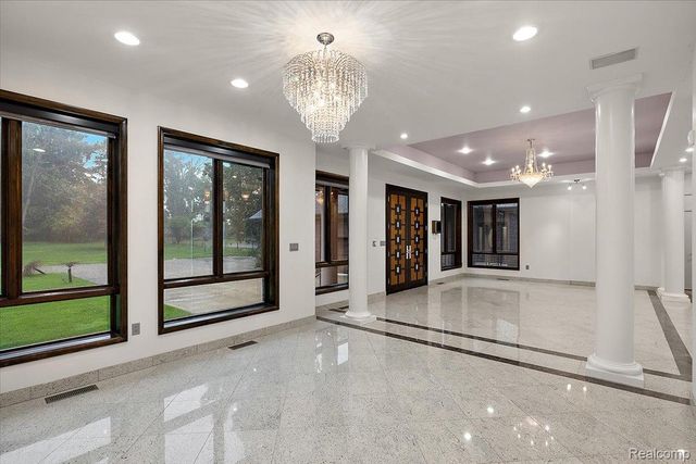 2612 Cove Lane, West Bloomfield Charter Township, MI 48323