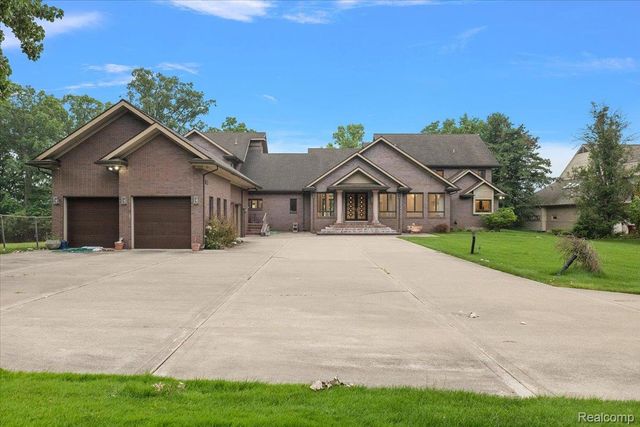 2612 Cove Lane, West Bloomfield Charter Township, MI 48323