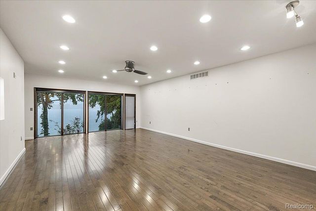 2612 Cove Lane, West Bloomfield Charter Township, MI 48323
